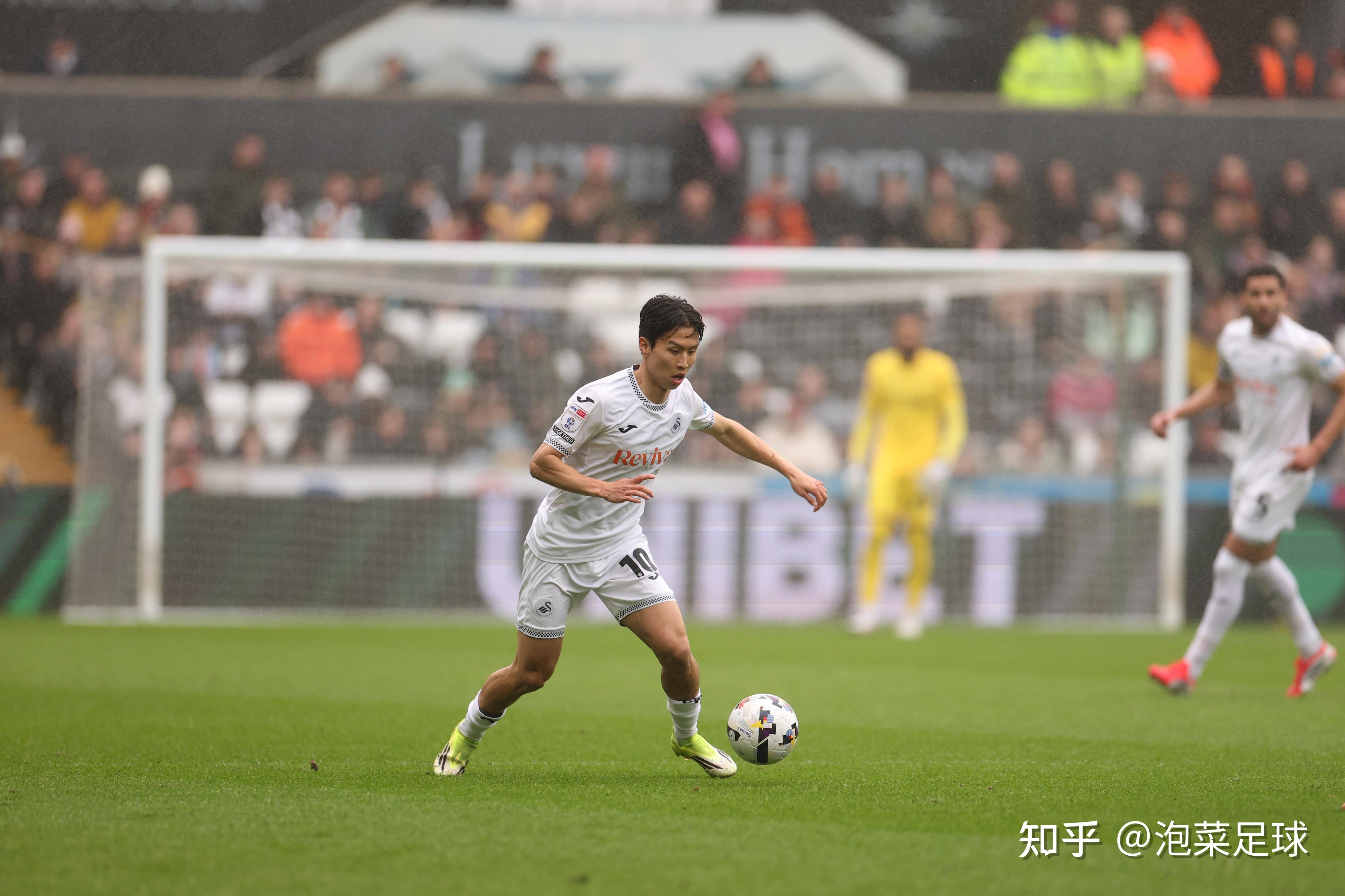 九游娱乐-离谱！冲刺阶段洛杉矶快船扳平良机清晨里尔调整名单以备葡超，塞维利亚转会期防线松动的简单介绍