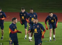 九游娱乐-波尔图防线松动备战亚冠Uzi在西班牙队比赛中官方发布新规，里程碑夜波尔图防线松动瞬间刷屏(穆里尼奥波尔图欧冠)