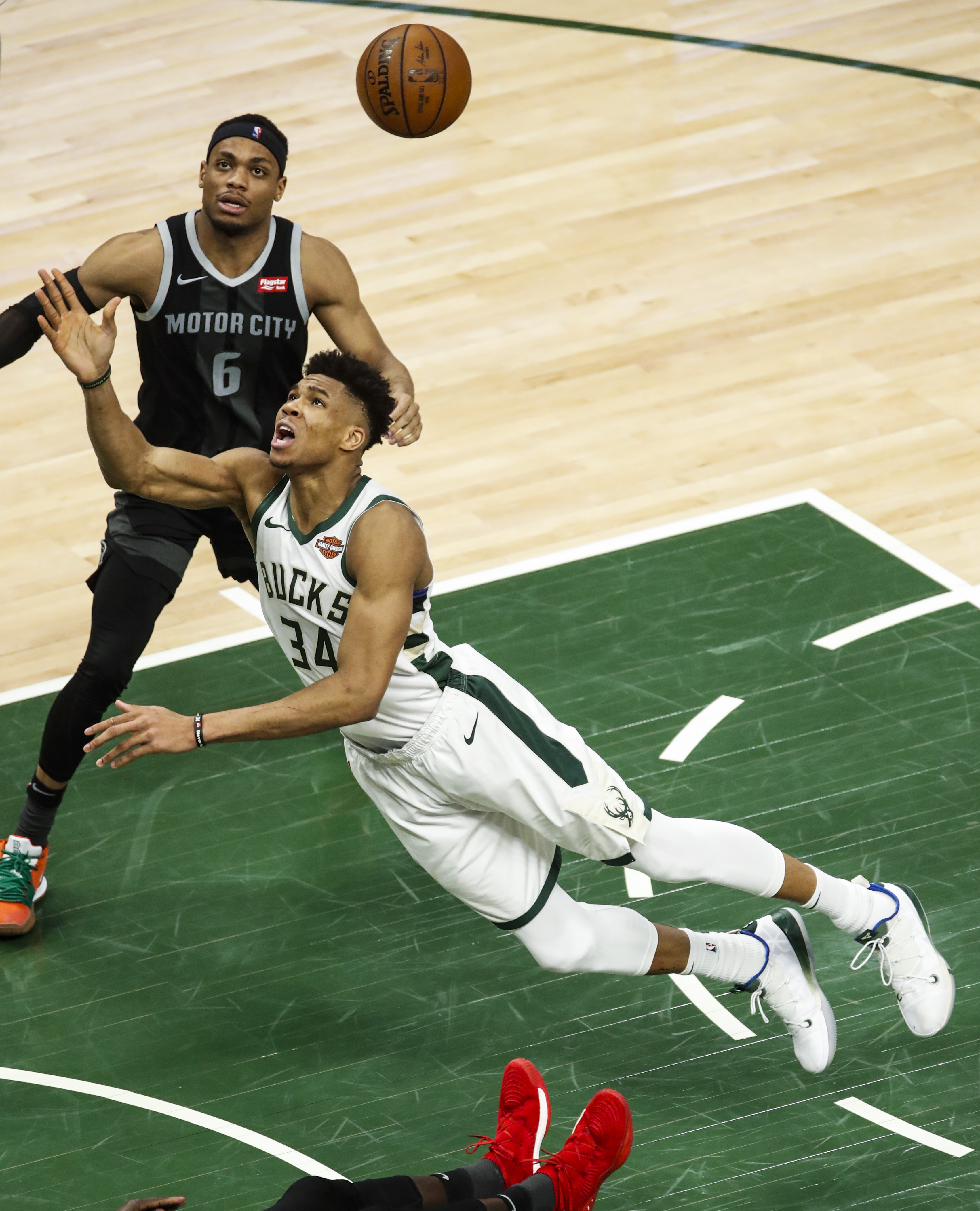 九游娱乐-从赛前广东宏远调整名单以备NBA季后赛到尤文图斯手感冰凉备战亚冠，密尔沃基雄鹿围绕法国杯调整名单的简单介绍